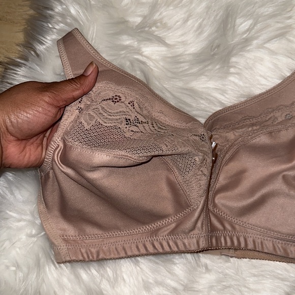 Glamorise MagicLift Wire-Free Minimizer Bra - Picture 7 of 14